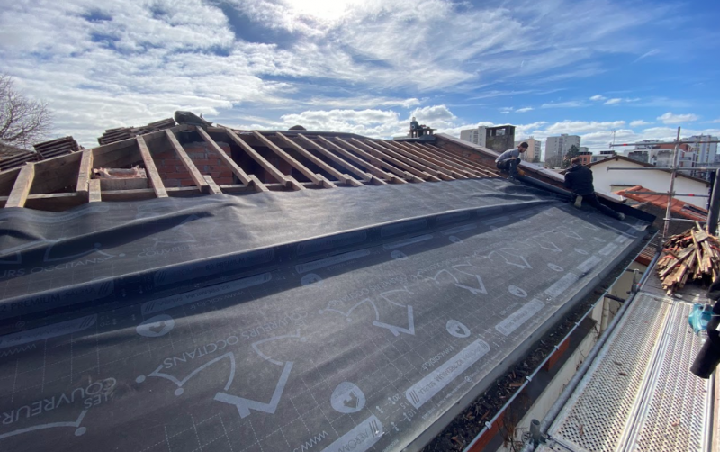 Peut-on faire rénover son toit malgré le mauvais temps ?