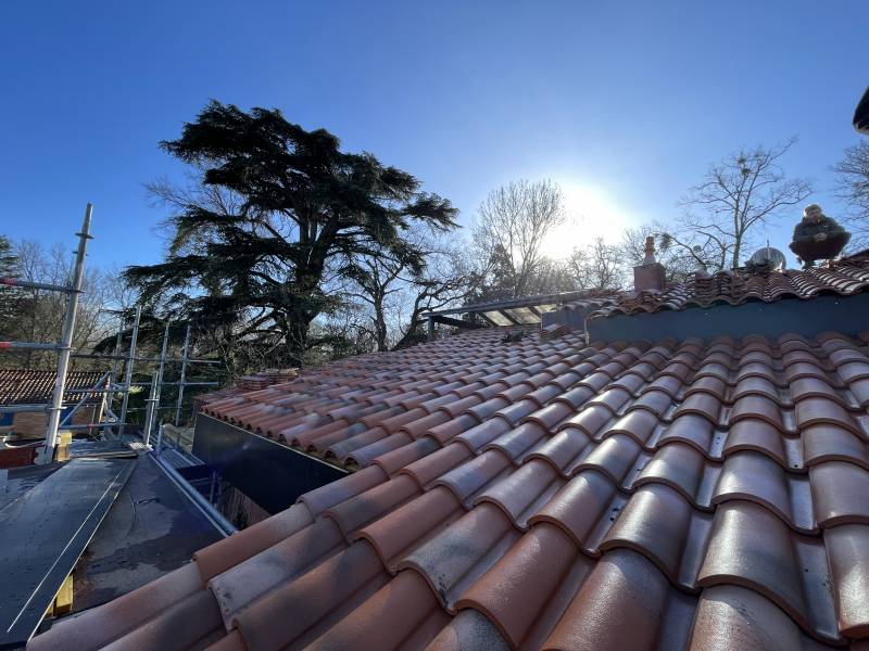 Chantier en 5 étapes à Drémil-Lafage : Travaux d’isolation par l’extérieur de la toiture en pente et des combles aménageables.