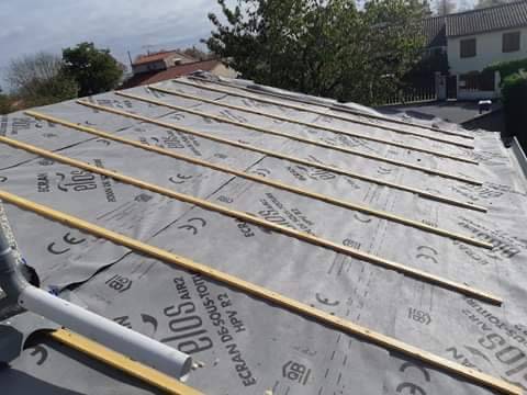 Isolation thermique : Comprendre les travaux induits bénéficiant du taux de TVA réduit à 5,5% lors de la rénovation énergétique de votre toiture
